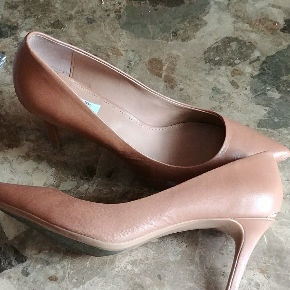 Shoes - Picture 4 of 4